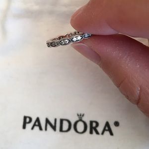Pandora Jewelry - Pandora Sparkling Leaves Band Ring size 6 (52) Pandora Jewelry - Pandora Sparkling Leaves Band Ring size 6 (52)